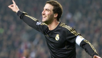 开云注册网址-《年度竞猜：哪个战队将夺冠？粉丝热议不断》，哪些竞猜平台赞助了电竞战队