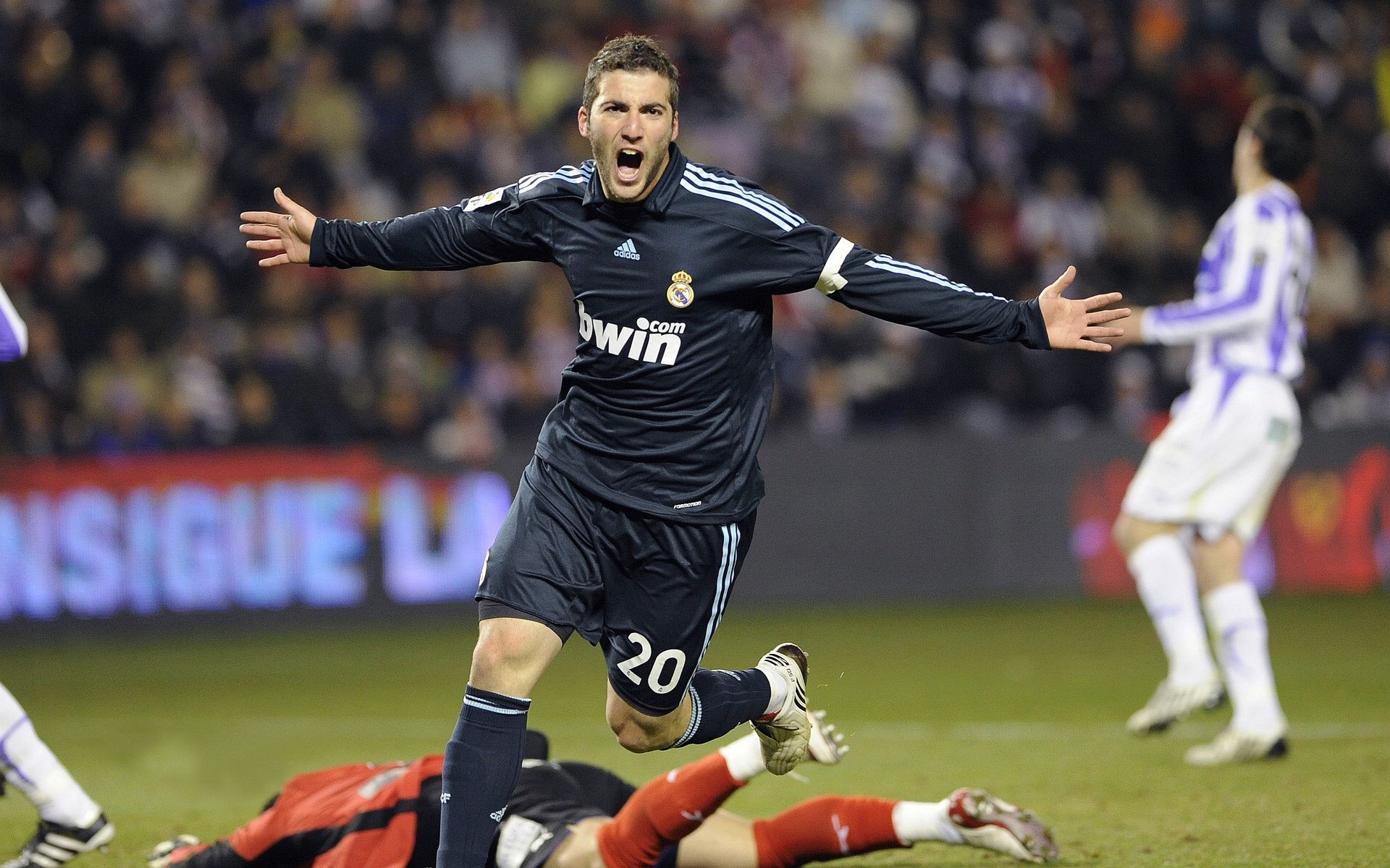 《精彩战队转会：多支顶级队伍阵容调整》，精彩来袭是什么意思